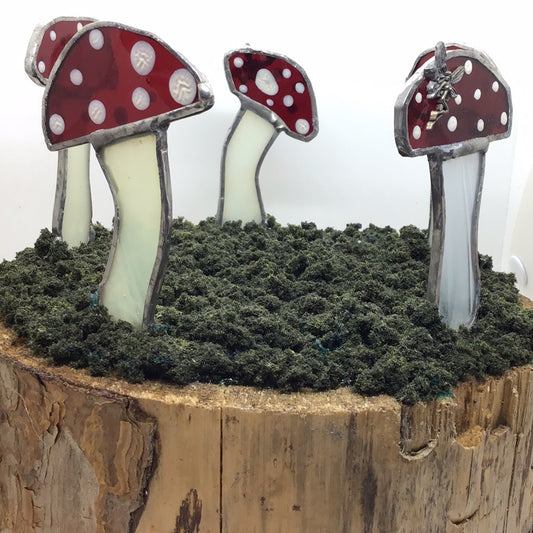 Glass Toadstool Fairy Ring by Kershaw